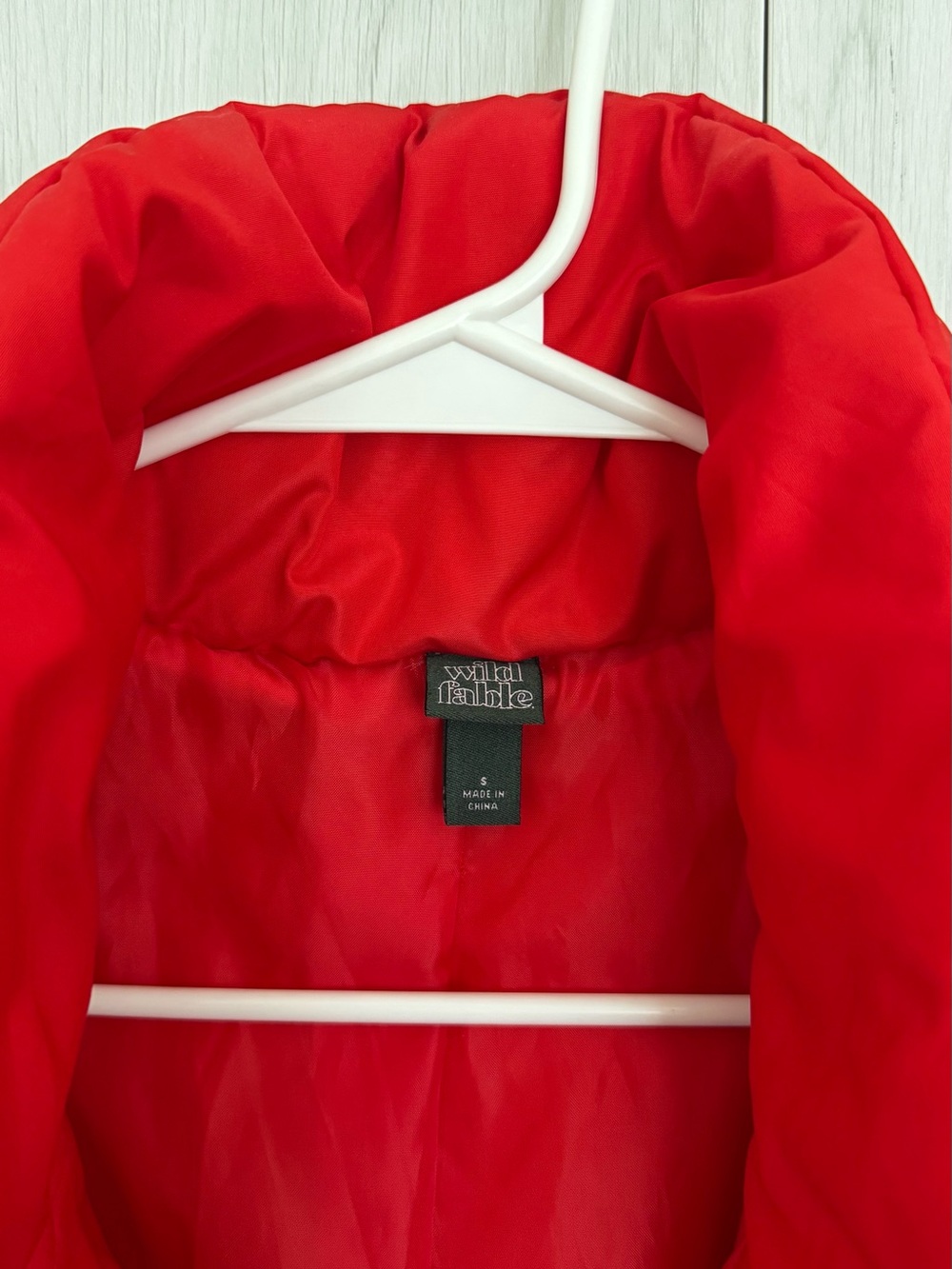 Red Cropped Puffer Jacket - Picture 3 of 4